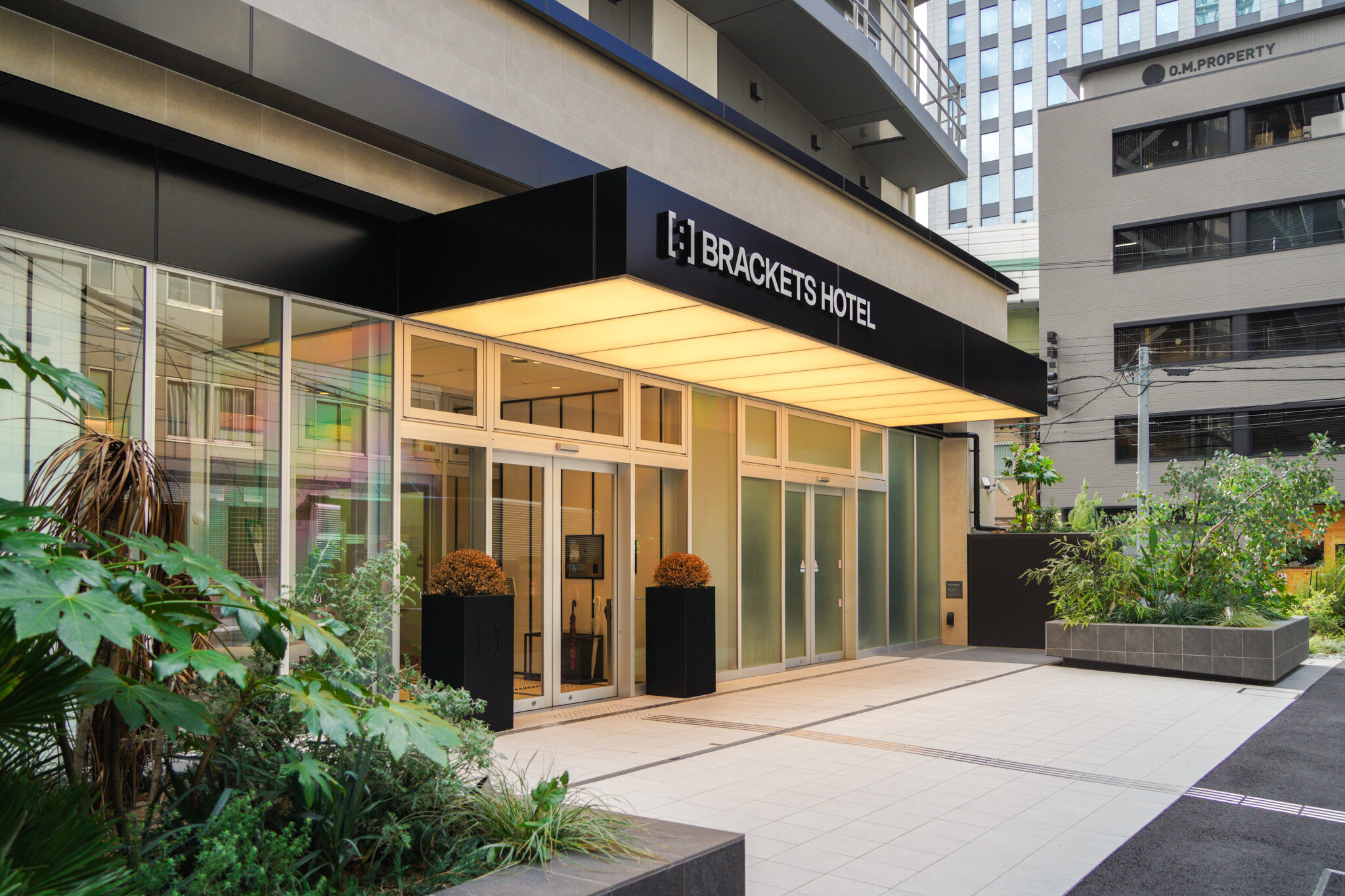 BRACKETS HOTEL Osaka Hommachi さま